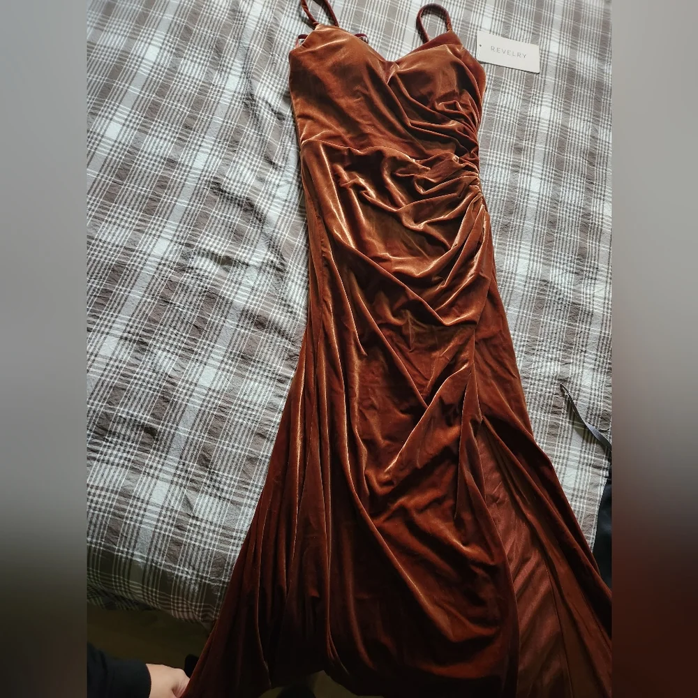 Dress - Picture 2 of 4